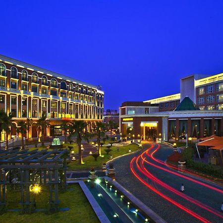 Royal Grace Hotel Optics Valley Wuhan Extérieur photo